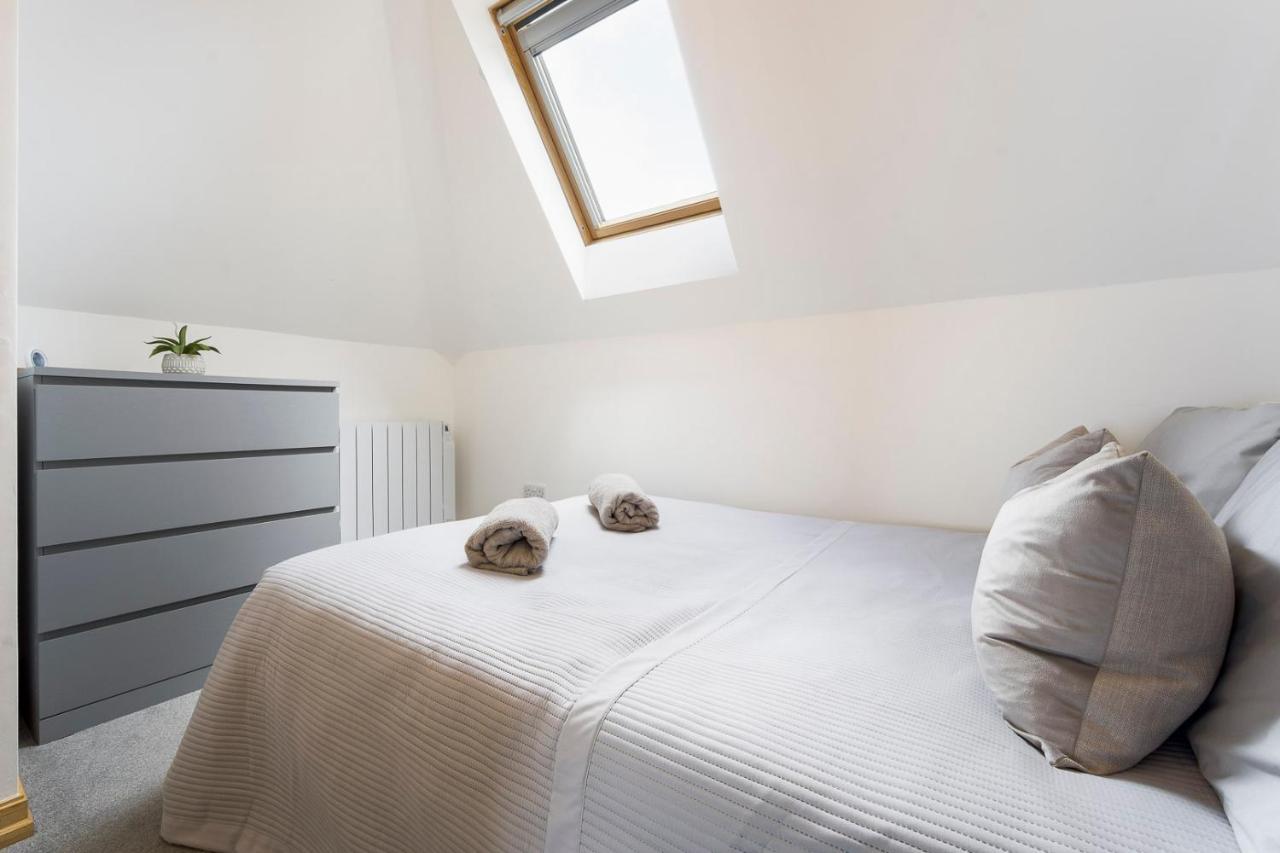 Spacious, Newly Renovated, Three Bedroom Town Centre Duplex Apartment With Free Parking, Sleeps Seven - Walking Distance To Beach Bournemouth Exterior foto