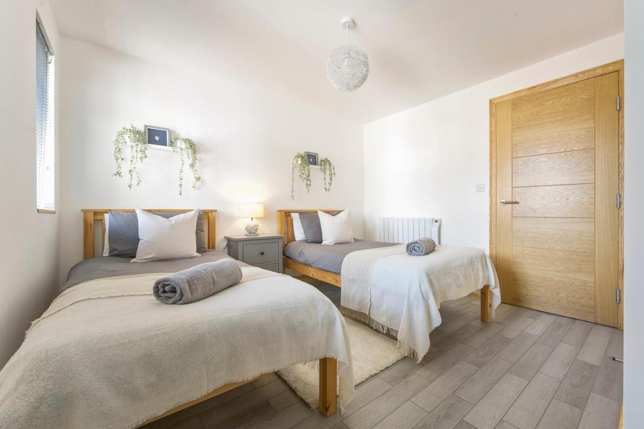 Spacious, Newly Renovated, Three Bedroom Town Centre Duplex Apartment With Free Parking, Sleeps Seven - Walking Distance To Beach Bournemouth Exterior foto