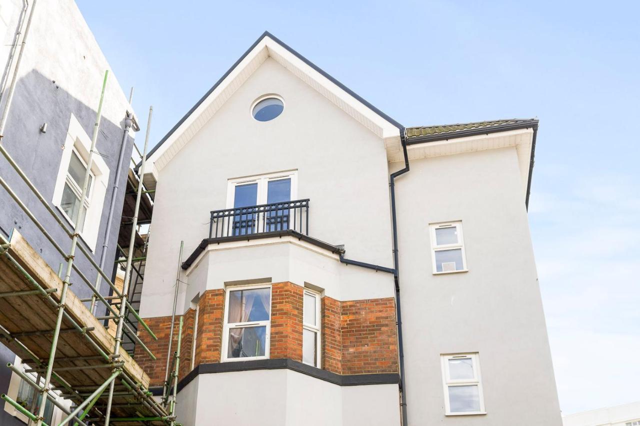Spacious, Newly Renovated, Three Bedroom Town Centre Duplex Apartment With Free Parking, Sleeps Seven - Walking Distance To Beach Bournemouth Exterior foto