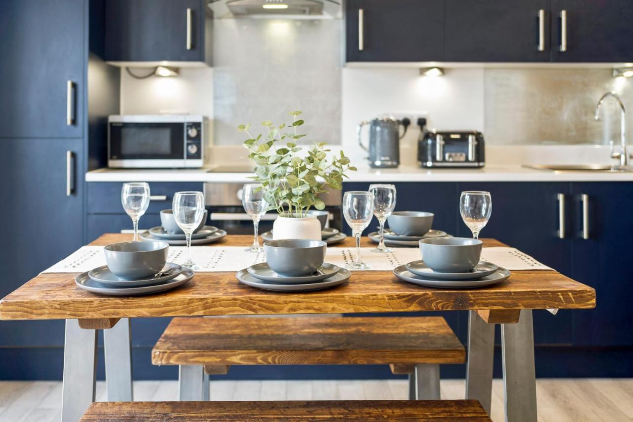 Spacious, Newly Renovated, Three Bedroom Town Centre Duplex Apartment With Free Parking, Sleeps Seven - Walking Distance To Beach Bournemouth Exterior foto